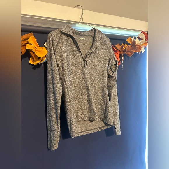 •4 for $25• BENCH base layer sweater M - Picture 1 of 5